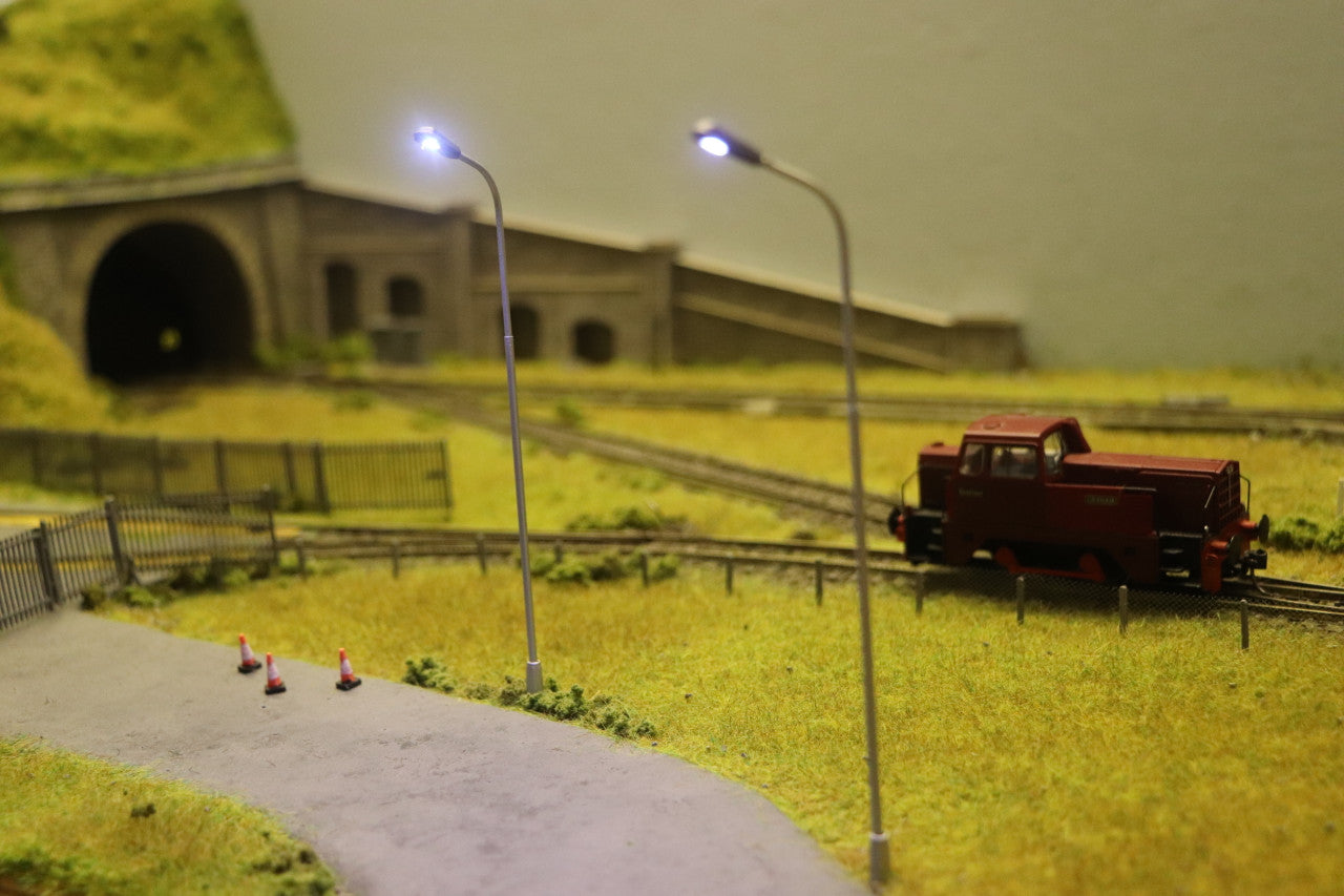 Railscenix Street Lighting 120mm HO OO Scale LEDs (Set of 10) RSC004